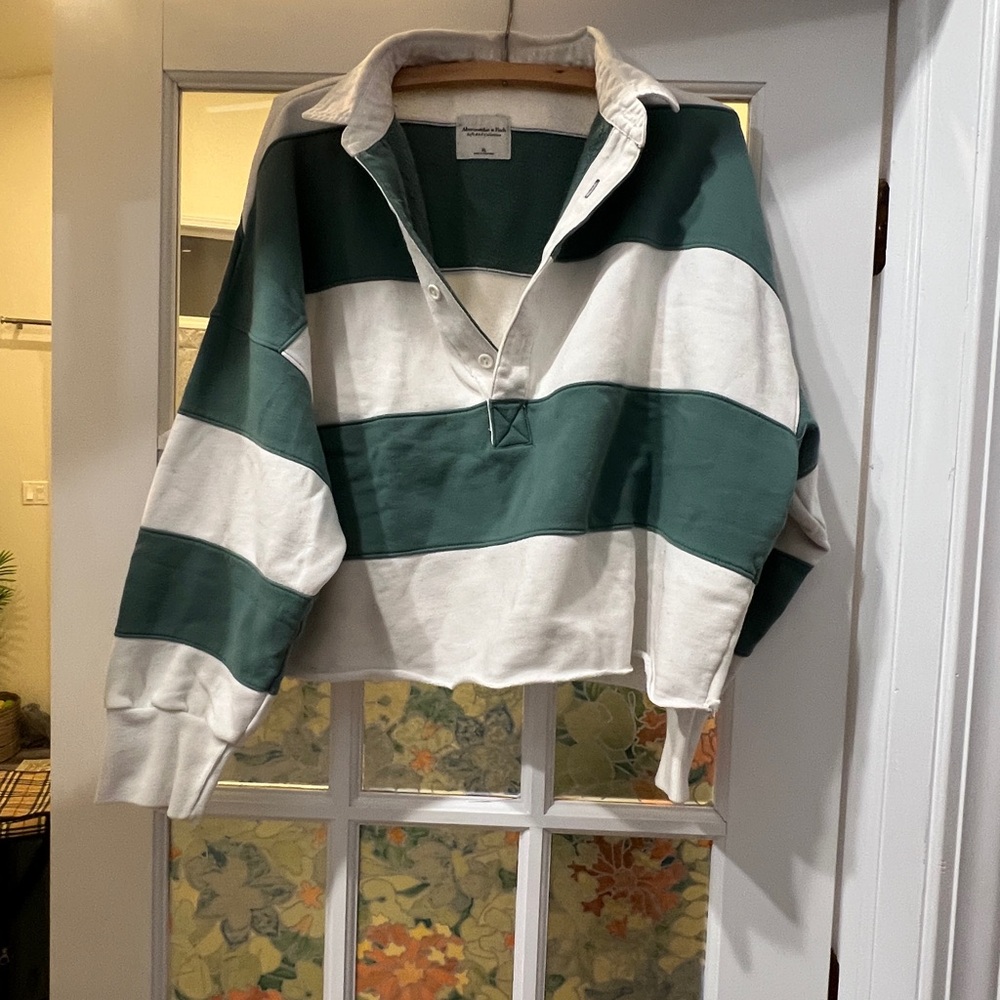 Abercrombie & Fitch Green and White Crew Neck Sweater